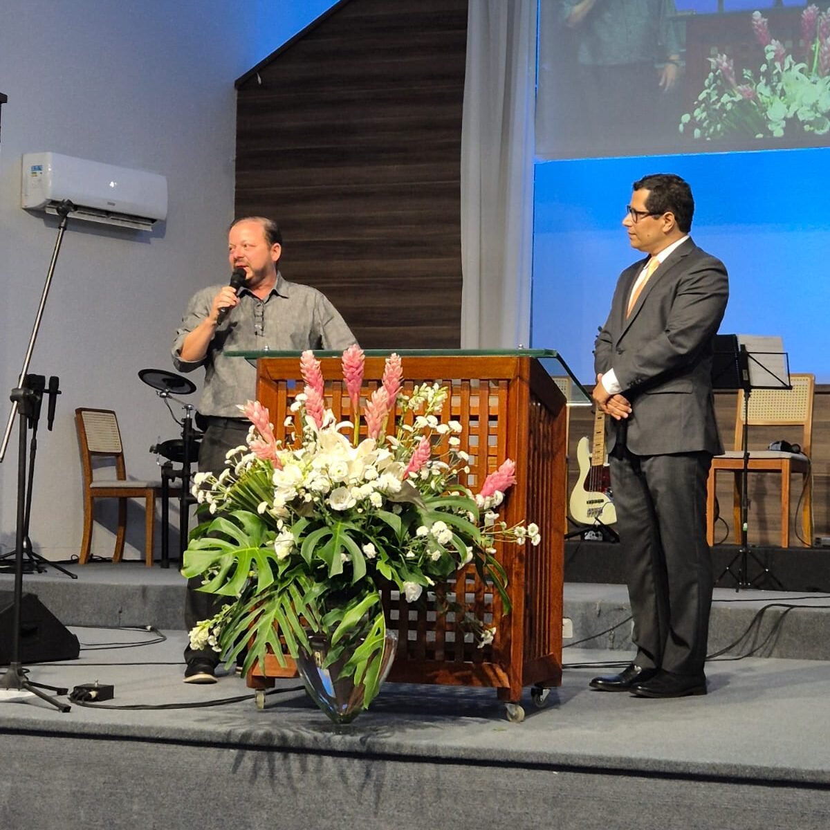 LANÇAMENTO DE LIVRO